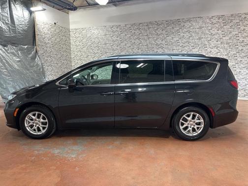 2022 Chrysler Pacifica Touring-L