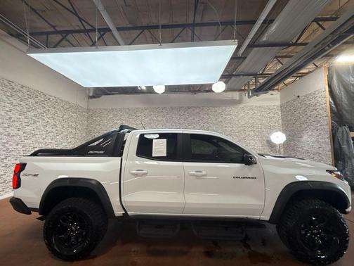 Summit White 2025 Chevrolet Colorado ZR2