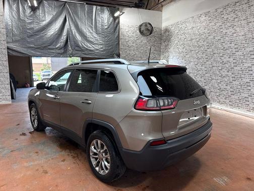 Light Brownstone Pearlcoat 2019 Jeep Cherokee Latitude Plus