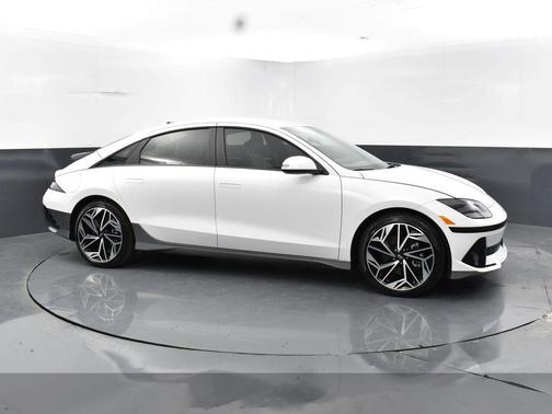 2025 Hyundai IONIQ 6 SEL