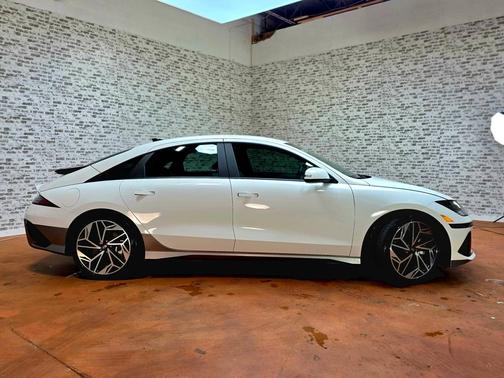 2025 Hyundai IONIQ 6 SEL