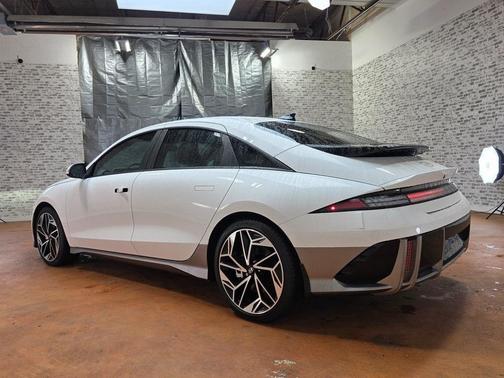 2025 Hyundai IONIQ 6 SEL