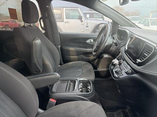 2022 Chrysler Pacifica Touring