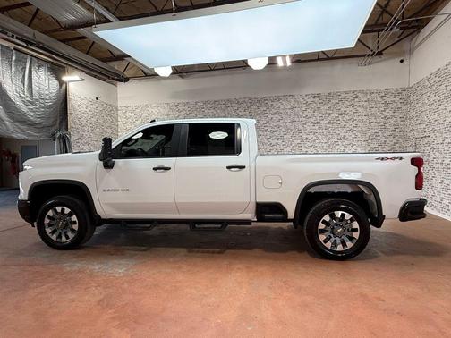 2024 Chevrolet Silverado 2500 Custom