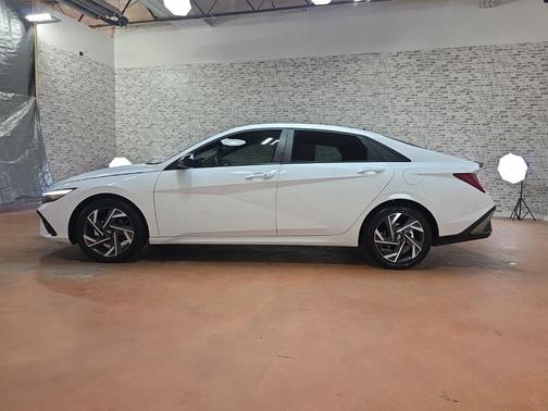 2025 Hyundai ELANTRA HEV SEL