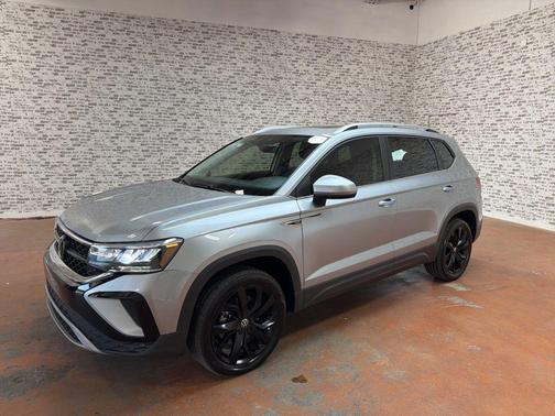Pyrite Silver Metallic 2024 Volkswagen Taos 1.5T SE