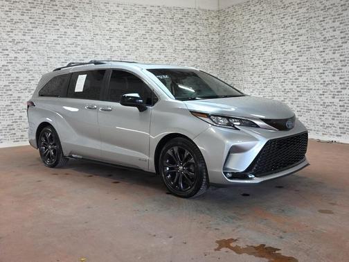 2021 Toyota Sienna XSE 7 Passenger