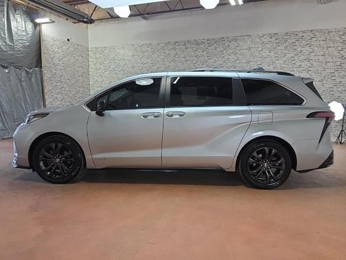 2021 Toyota Sienna XSE 7 Passenger