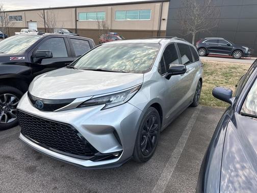 2021 Toyota Sienna XSE 7 Passenger