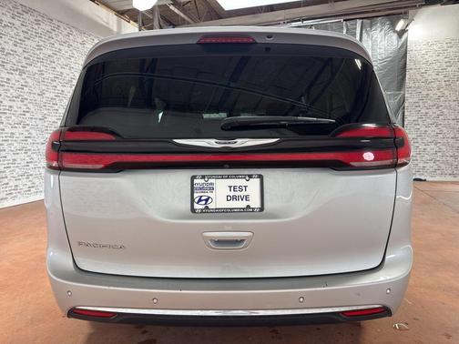 2024 Chrysler Pacifica Touring-L