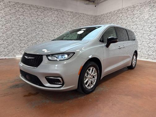 2024 Chrysler Pacifica Touring-L