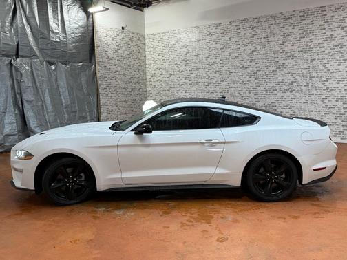 2021 Ford Mustang EcoBoost