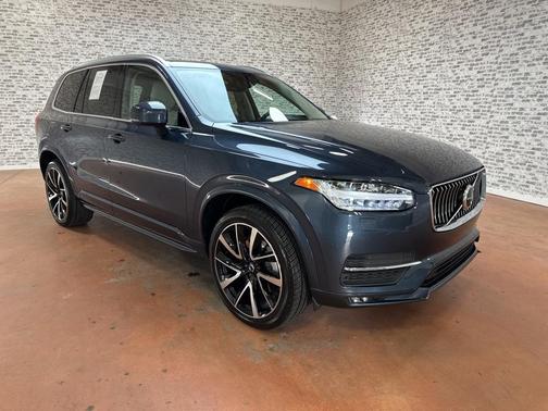 2021 Volvo XC90 T6 Momentum 7 Passenger