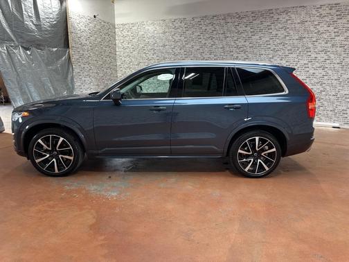 2021 Volvo XC90 T6 Momentum 7 Passenger