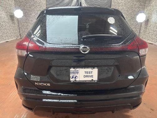 Super Black 2021 Nissan Kicks S