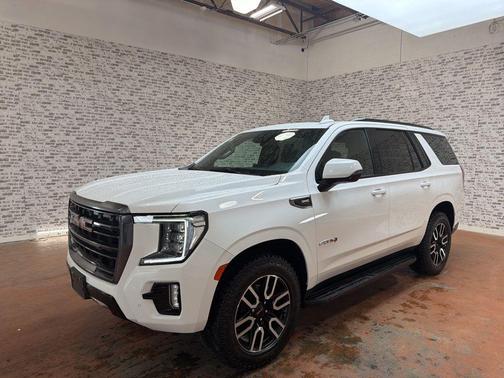 Summit White 2021 GMC Yukon AT4
