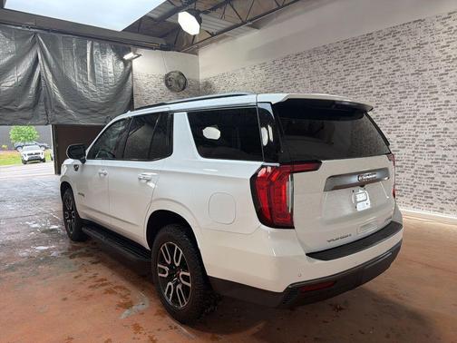 Summit White 2021 GMC Yukon AT4