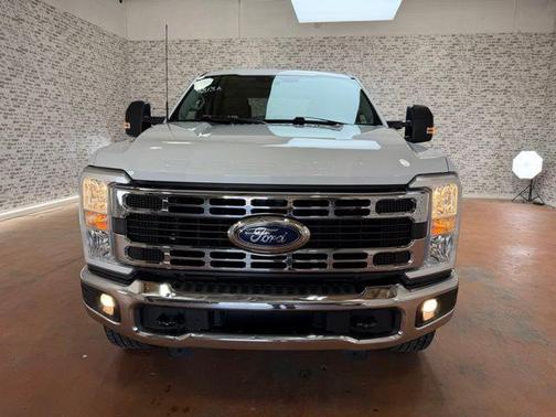 Oxford White 2024 Ford F-250 XLT