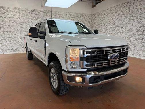 Oxford White 2024 Ford F-250 XLT