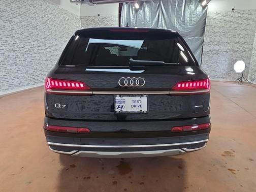 2024 Audi Q7 45 Premium Plus