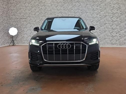 2024 Audi Q7 45 Premium Plus