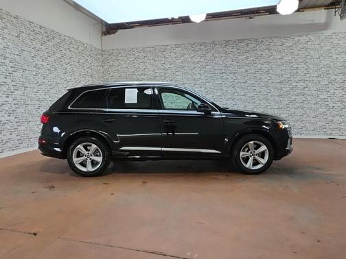 2024 Audi Q7 45 Premium Plus
