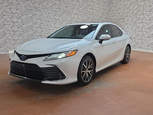 2024 Toyota Camry Hybrid XLE