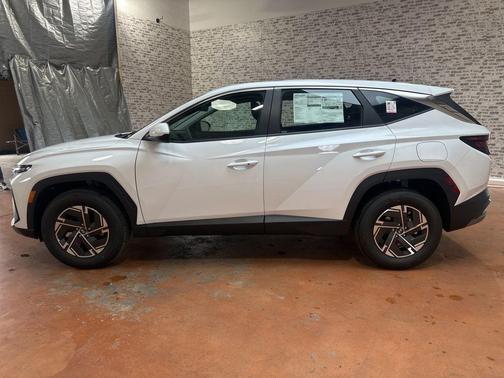 Pearl 2026 Hyundai TUCSON Hybrid Blue SE