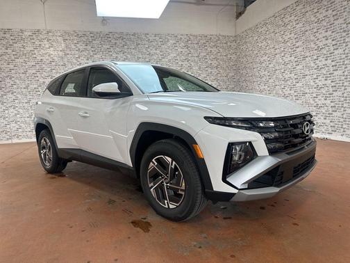 Pearl 2026 Hyundai TUCSON Hybrid Blue SE