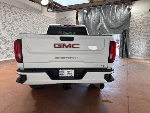 2023 GMC Sierra 2500 AT4