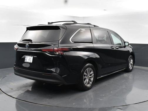 2022 Toyota Sienna XLE