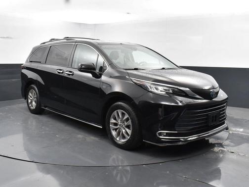 2022 Toyota Sienna XLE