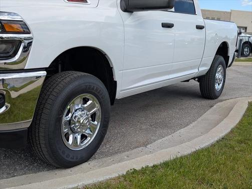 2025 RAM 2500 Tradesman Crew Cab 4x4 6'4' Box