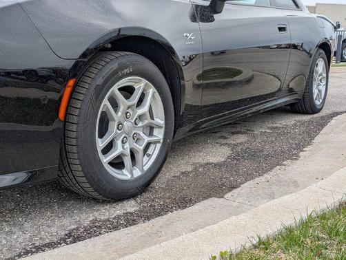 Diamond Black Crystal Pearlcoat 2025 Dodge Charger Daytona R/T