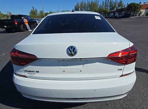 2018 Volkswagen Passat 2.0T SE