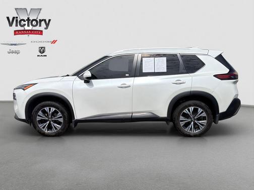 Pearl White Tricoat 2022 Nissan Rogue SV