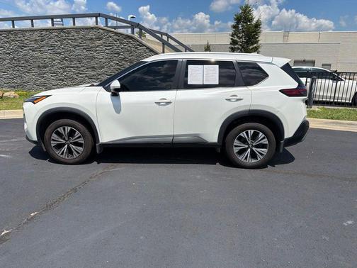 Pearl White Tricoat 2022 Nissan Rogue SV