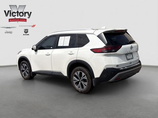 Pearl White Tricoat 2022 Nissan Rogue SV