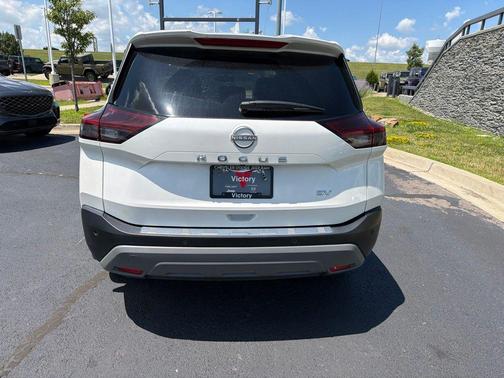 Pearl White Tricoat 2022 Nissan Rogue SV