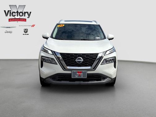 Pearl White Tricoat 2022 Nissan Rogue SV