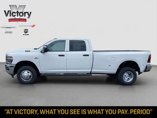 Bright White Clearcoat 2026 RAM 3500 Tradesman Crew Cab 4x4 8' Box