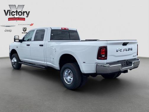 2026 RAM 3500 Tradesman Crew Cab 4x4 8' Box