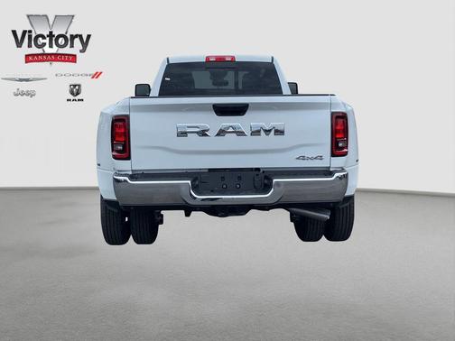 2026 RAM 3500 Tradesman Crew Cab 4x4 8' Box