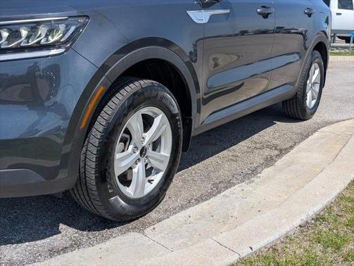 2022 Kia Sorento LX
