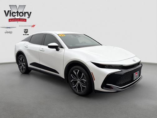 Oxygen White 2023 Toyota Crown XLE