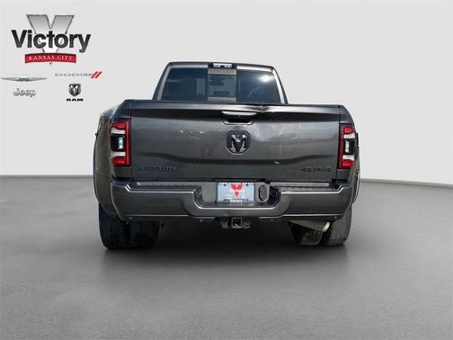2020 RAM 3500 Laramie Crew Cab 4x4 8' Box