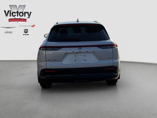 2025 Toyota Crown Signia XLE