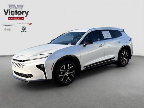 2025 Toyota Crown Signia XLE