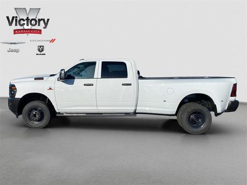 2026 RAM 3500 Tradesman Crew Cab 4x4 8' Box