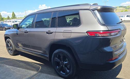 Baltic Gray Metallic Clearcoat 2023 Jeep Grand Cherokee L Altitude